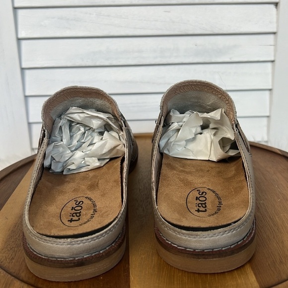 TAOS Footwear Taupe Snakeskin Royal Slider Mule New Size  8 - Picture 4 of 10